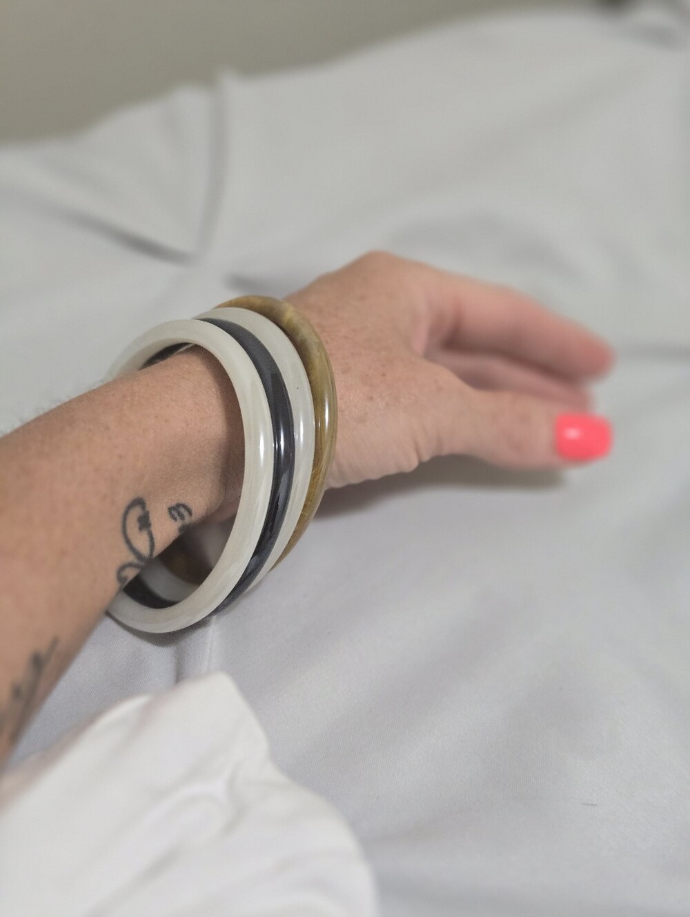 Set of 4 Glass Bangle Bracelets - Picture 11 of 12